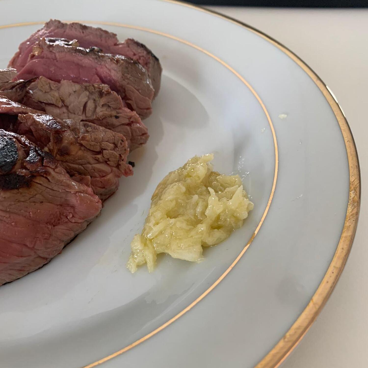 Tagliata con aglio al forno